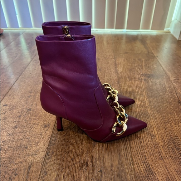 Michael Kors Leather Zippered Booties With Golden Chain Detail Size 8 - Picture 6 of 9